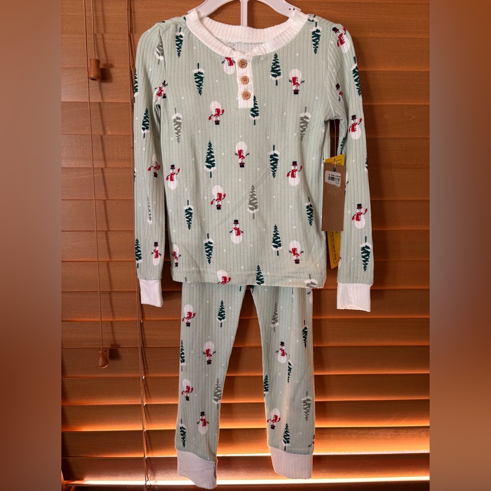 Stitch & Stone NWT Mint green Snowman and Tree Kids Pajama Set. Size 4T